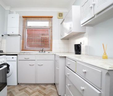 2 bedroom flat to rent - Photo 6