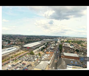 2 bedroom penthouse to rent - Photo 2