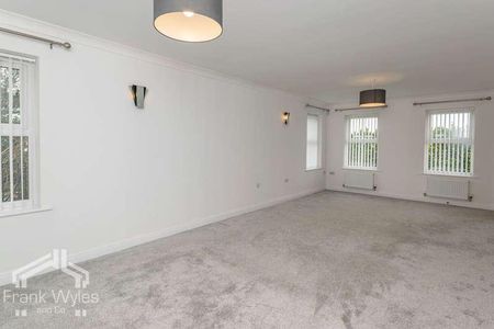 Parkinson Boulevard, Lytham St. Annes, Lancashire, FY8 - Photo 2