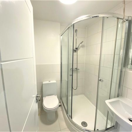 Studio Flat To Let - High Wycombe - Photo 4