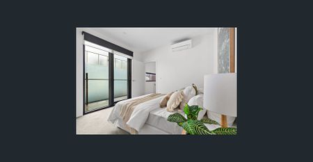 Sunlit Modern Beach-Side Living - Photo 4