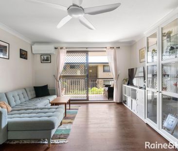 Light Filled Two Bedroom Apartment in Quiet Boutique Complex - Photo 1