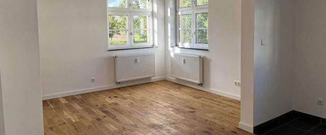 Lieblingsplatz - hell und gemütlich! Tageslichtbad mit Wanne, Parkettboden, Abstellraum - Photo 1