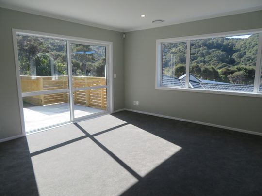 WAINUIOMATA LIVING! - Photo 1