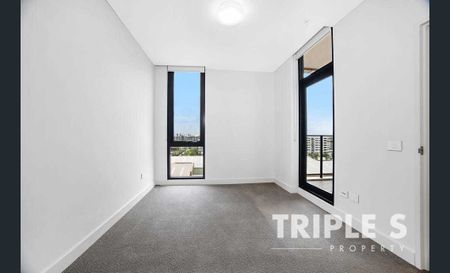 Luxury One Bedroom in Prime Location! Meeting point: 11 Verona Drive!! - Photo 4