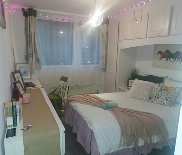 1 bedroom in a flat share to rent - Photo 3