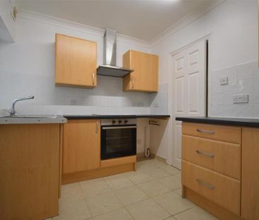 2 bedroom ground floor flat to rent - Photo 1
