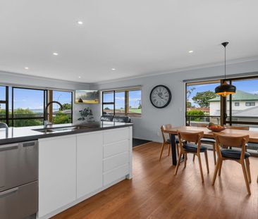 Elevated Family Living with Views - Private & Spacious - Photo 1