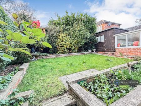 3 bedroom semi-detached house to rent - Photo 2