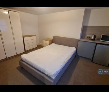 1 bedroom in a house share to rent - Photo 3