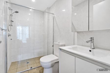 Stylish Apartment Living in the Heart of Penrith - Photo 3