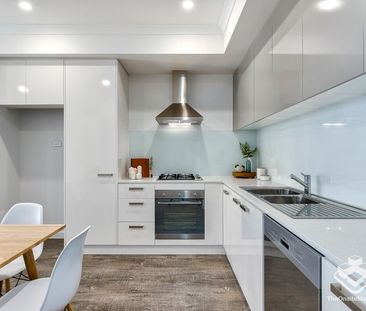 Beautiful Townhome in the ideallic Sola Complex overlooking the lea... - Photo 5