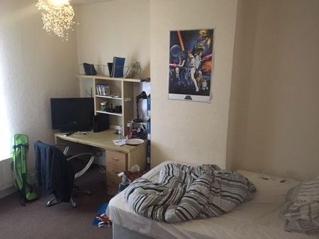 4 bedroom flat to rent - Photo 4