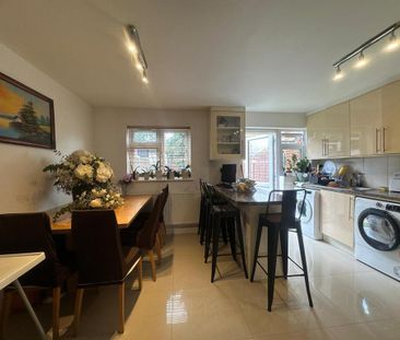 3 bedroom terraced house to rent - Photo 5