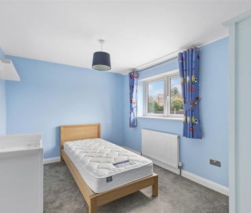 3 bedroom semi-detached house to rent - Photo 3