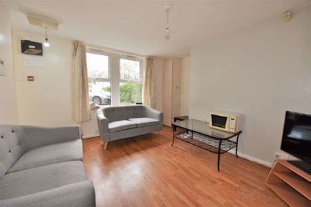 12 bedroom House in Flat A & B & C, Leeds - Photo 5