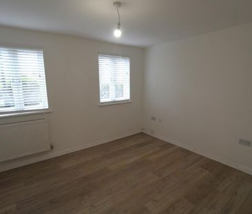 2 bedroom ground floor flat to rent - Photo 3