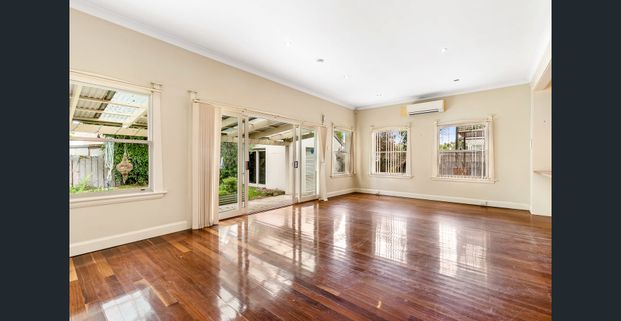 Classic and Contemporary Family Home - Photo 1