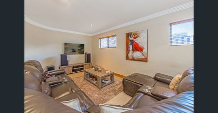 Spacious 5-Bedroom Family Home in Prime Chermside Pocket - Wavell High Catchment - Photo 3