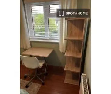 Cozy room in 4-bedroom houseshare in Dún Laoghaire, Dublin - Photo 3