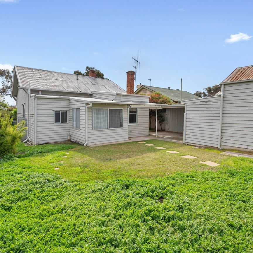 Charming 3 bedroom Victorian Home in Central Location - Photo 1