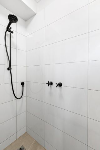 Brightly Renovated Gem - Photo 4