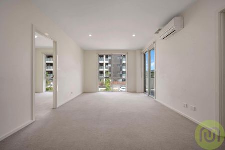 Lakeside Luxury - Photo 4