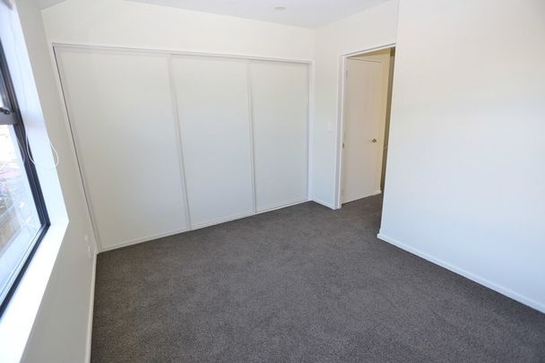 MODERN – CITY CENTRE – THREE BEDROOM TOWNHOUSE - Photo 1