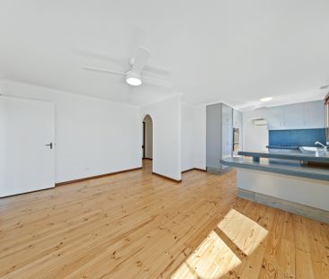 Spacious 3 Bedroom Home - Photo 2