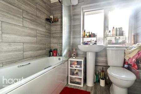 3 bedroom terraced house to rent - Photo 5