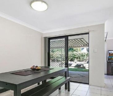 Low Set Family Home in Wynnum&excl; - Photo 2