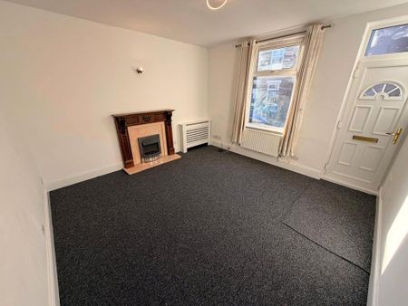 2 bedroom terraced house to rent - Photo 2