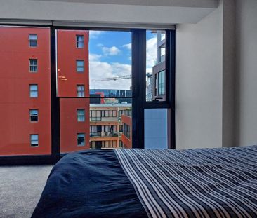 CBD apartment with Carpark! - Photo 3