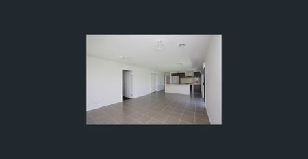 Spacious 4-Bedroom Family Home in Prime Location - Photo 4