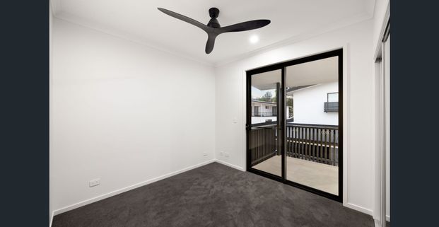 5 bedrooms, 2.5 bathrooms, double garage premium Luxury townhouse - Photo 1