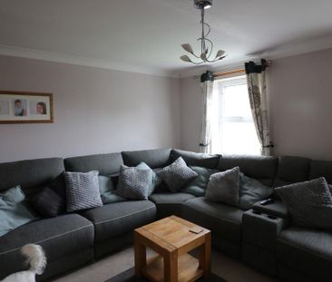 3 bedroom end of terrace house to rent - Photo 4
