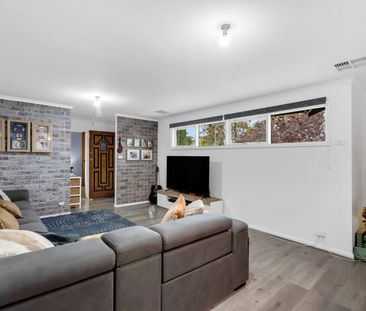 STYLISH AND UPDATED FAMILY HOME - Photo 2