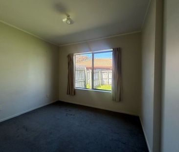 3 Bedrooms in BURSWOOD - Photo 2