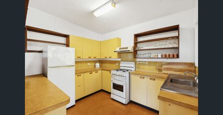 Charming Beachside Cottage in Exclusive MacMasters Beach - Photo 4