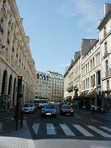 Logement à Paris, Location meublée - Photo 2