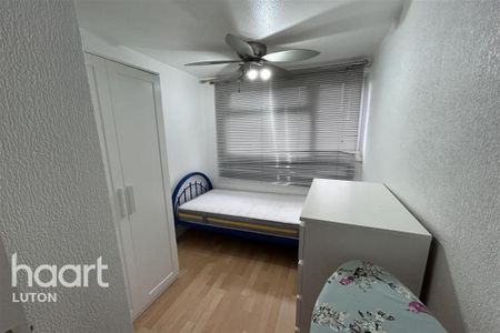 3 bedroom end of terrace house to rent - Photo 3