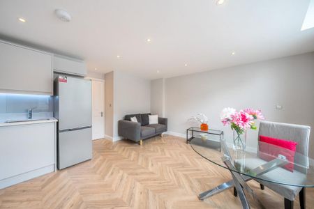 2 bedroom flat to rent - Photo 2