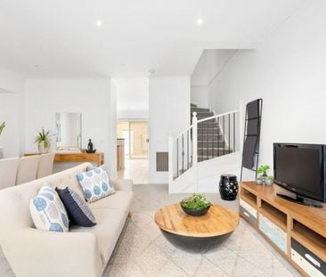 Location Location! - Photo 1