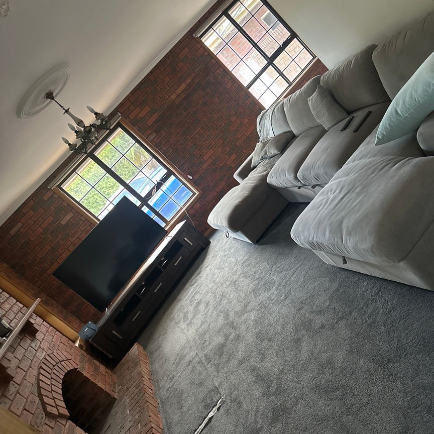 Cranbourne East - Photo 1