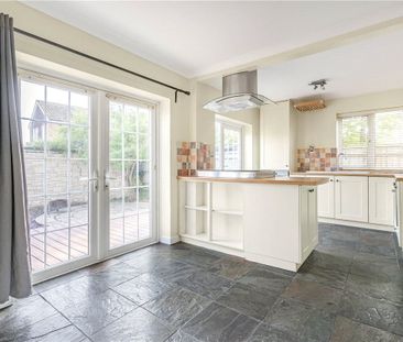 Good size three bedroom semi detached house with garden and drivewa... - Photo 3