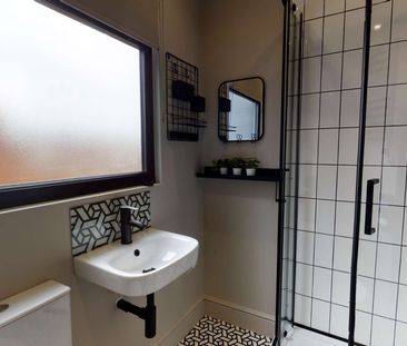 Join a stunning co-living home near the heart of the city, designed... - Photo 1