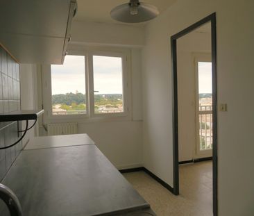 T1BIS 410€ H.C 58Bis Av Jean Jaurès Nîmes, 35m² - Photo 6