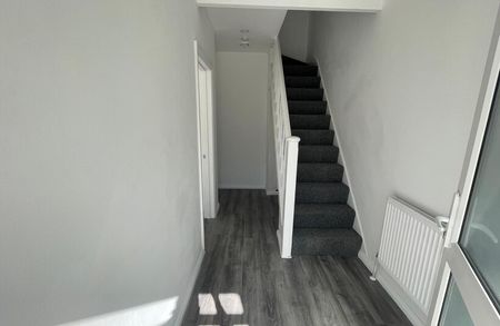 Woodmansterne Road SW16 - Photo 2