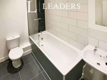 Varity House, Vicarage Farm Road, Peterborough, PE1 - Photo 4