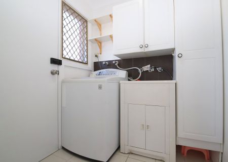 Five Bedroom Family Home - Photo 5